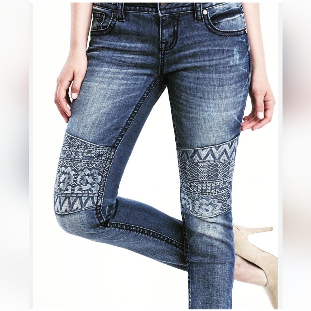Miss Me  Embroider Moto Knees Signature Skinny Jeans
